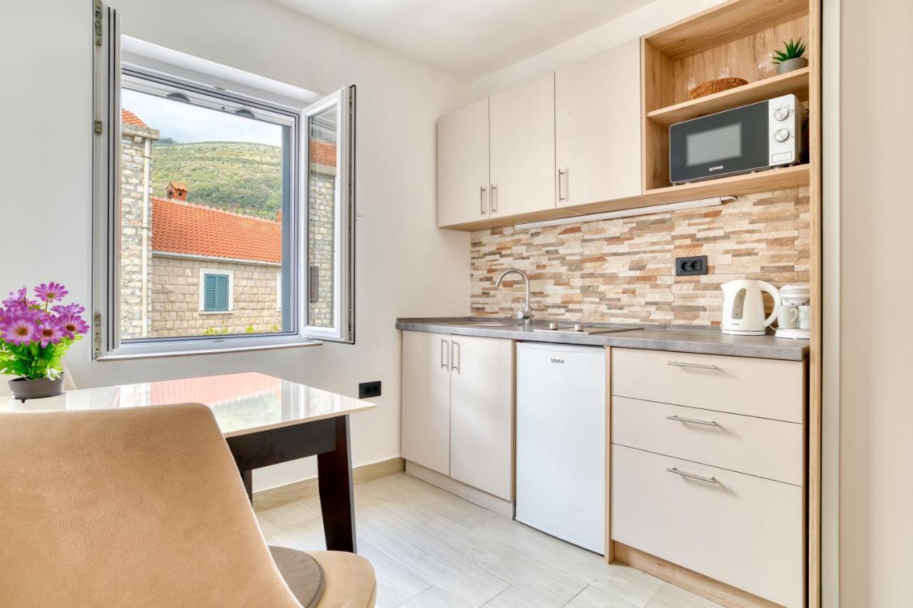 Symphony Apartments Street View Petrovac ภายนอก รูปภาพ